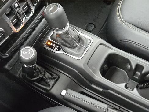 New 2026 Jeep Gladiator Sport AWD/4WD image 17