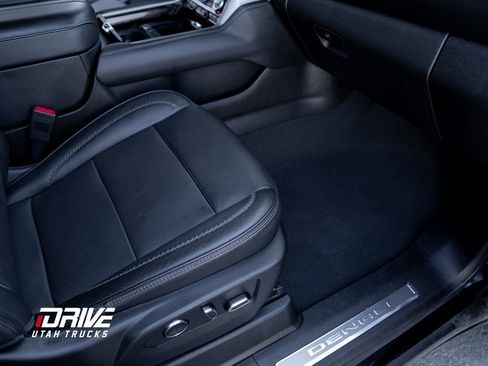 Used 2023 GMC Yukon XL Denali image 22