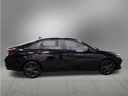 Used 2023 Hyundai Elantra SEL image 9