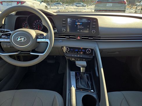 Certified 2022 Hyundai Elantra SEL image 10