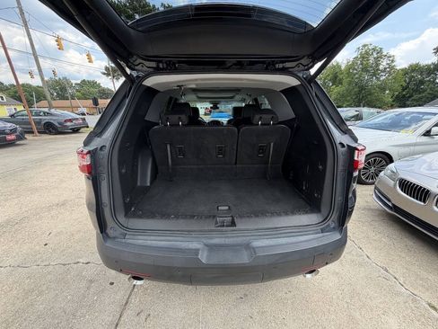 Used 2020 Chevrolet Traverse LT w/ LT Premium Package AWD/4WD image 8