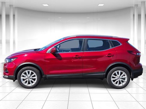 Used 2021 Nissan Rogue Sport SV image 2