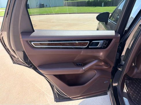 Used 2020 Porsche Cayenne S AWD/4WD image 17