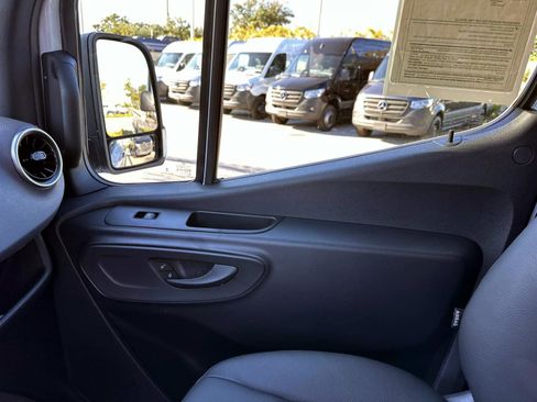 Used 2025 Mercedes-Benz Sprinter 2500 image 15