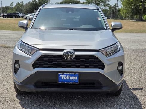Used 2021 Toyota RAV4 XLE w/ Convenience Package FWD image 3
