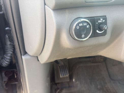 Used 2013 Chevrolet Traverse LS FWD image 15