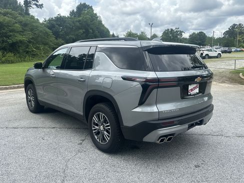 Used 2024 Chevrolet Traverse LT FWD image 7