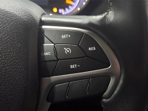 Used 2021 Jeep Grand Cherokee Limited image 9