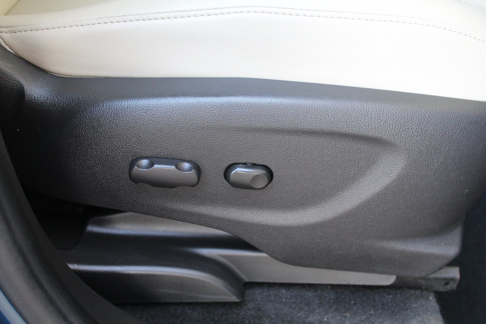 Used 2019 Buick Encore Essence w/ Safety Package II AWD/4WD image 15