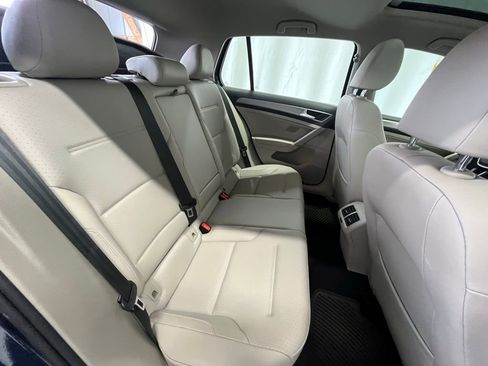 Used 2016 Volkswagen Golf SE image 27