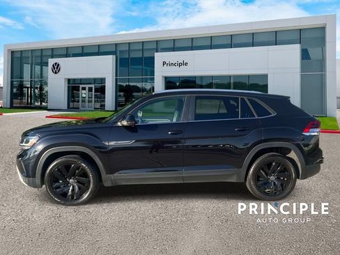 Used 2023 Volkswagen Atlas Cross Sport SE w/ Panoramic Sunroof Package FWD image 6