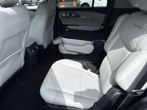 Used 2025 Ford Explorer Platinum w/ Ultimate Package image 13