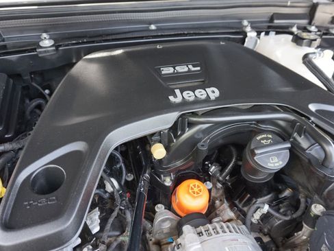 Used 2018 Jeep Wrangler Unlimited Sport S image 19