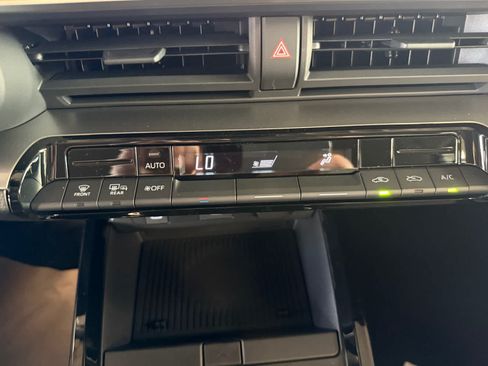 New 2026 Toyota Prius LE FWD image 17