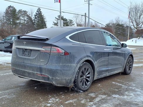 Used 2016 Tesla Model X 90D image 4