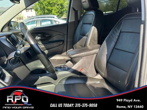 Used 2024 GMC Terrain AT4 w/ GMC Pro Grade Package AWD/4WD image 11