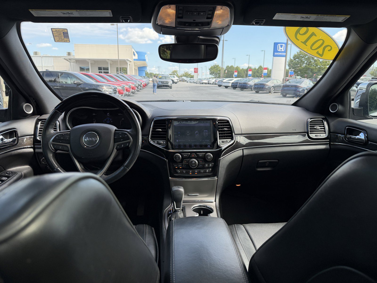 Used 2019 Jeep Grand Cherokee Overland AWD/4WD image 17