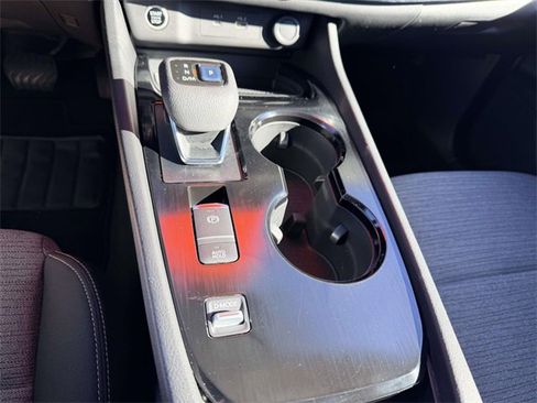 Used 2022 Nissan Rogue SV image 22