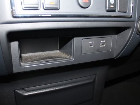 Used 2024 Nissan Titan SV image 48