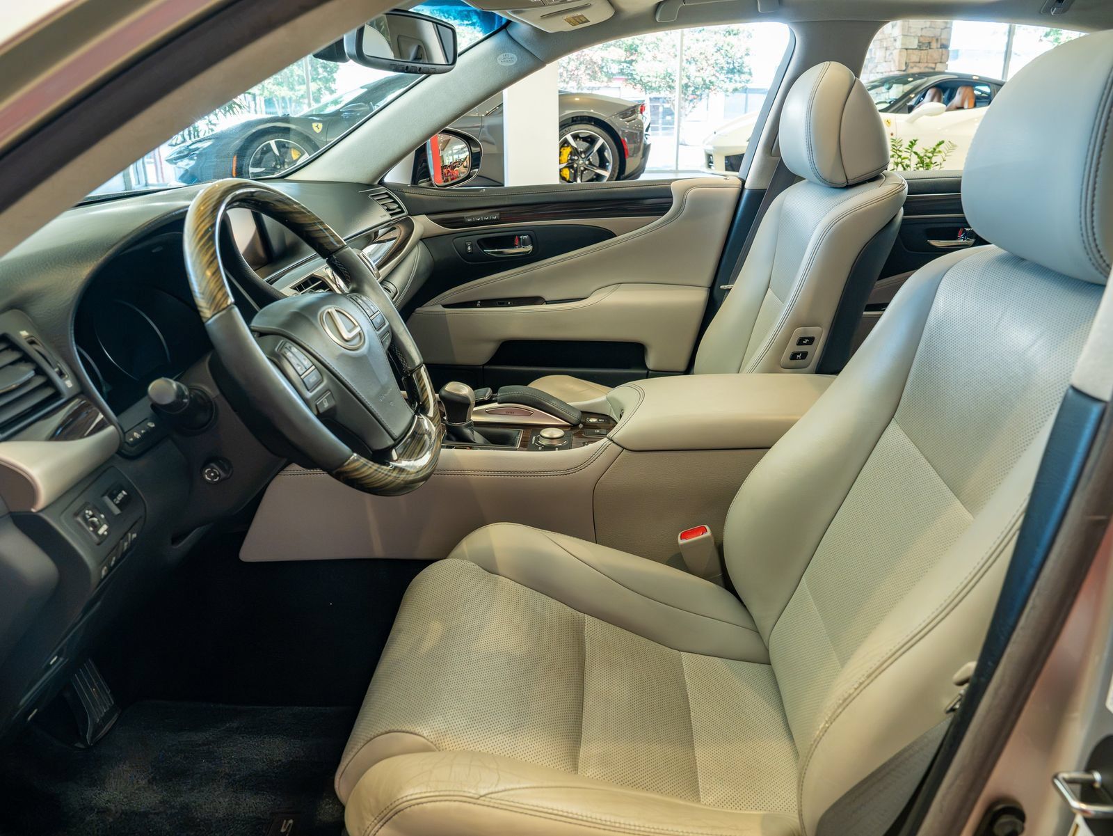 Used 2016 Lexus LS 460 w/ Comfort Package RWD image 10