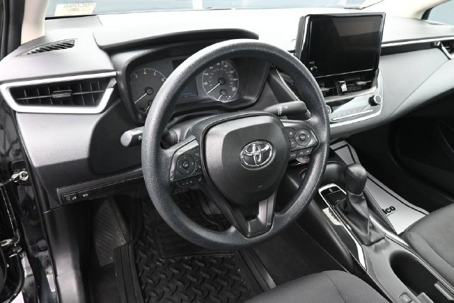 Used 2025 Toyota Corolla LE FWD image 24
