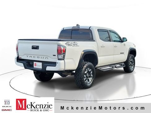Used 2021 Toyota Tacoma TRD Off-Road w/ TRD Premium Off Road Package AWD/4WD image 4