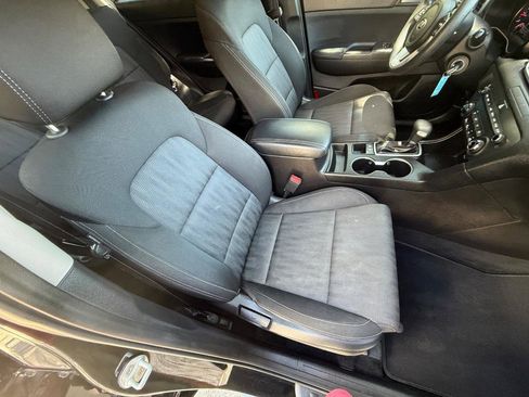 Used 2020 Kia Sportage LX image 17
