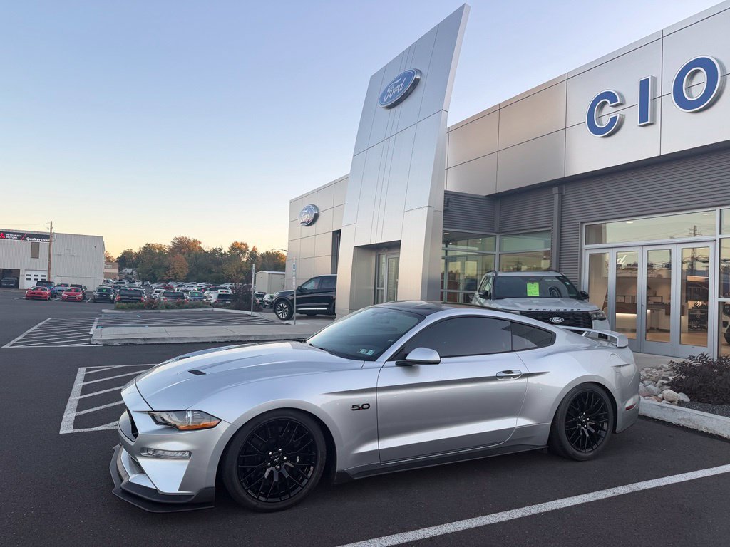 Used 2018 Ford Mustang GT w/ GT Performance Package RWD image 2