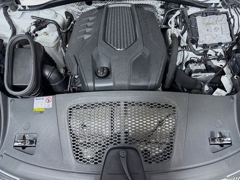 Certified 2023 Porsche Macan image 29