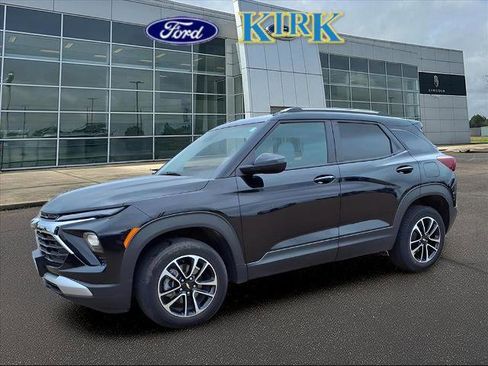 Used 2024 Chevrolet TrailBlazer LT image 2