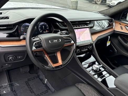 New 2025 Jeep Grand Cherokee Summit image 18
