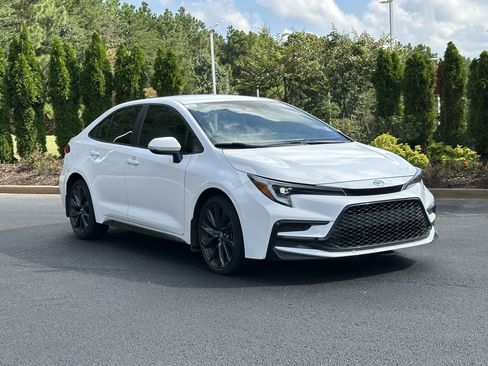 Used 2024 Toyota Corolla SE FWD image 2