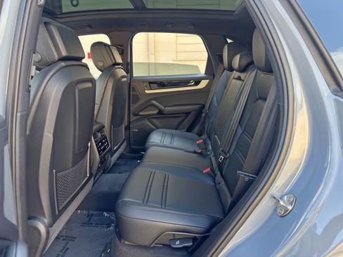 Used 2025 Porsche Cayenne E-Hybrid w/ Premium Package Plus AWD/4WD image 49