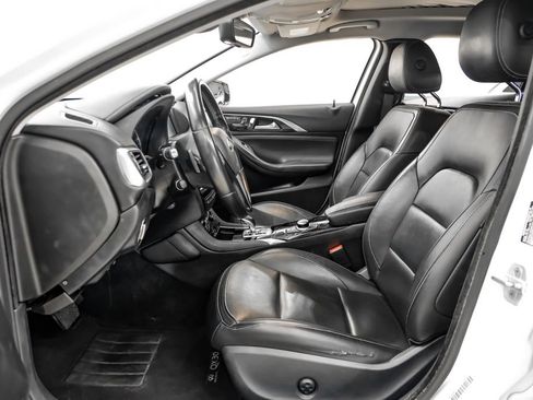 Used 2017 INFINITI QX30 Premium w/ Navigation Package AWD/4WD image 3