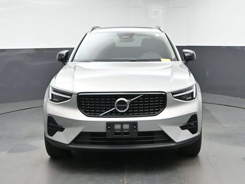 Used 2023 Volvo XC40 B5 Ultimate w/ Protection Package Premier AWD/4WD image 3