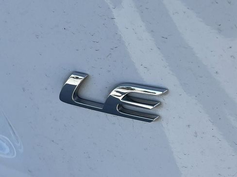 Used 2021 Toyota Corolla LE w/ Carpet Mat Package (TMS) image 4