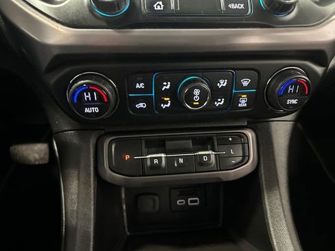 Used 2022 GMC Acadia AT4 w/ Technology Package image 28