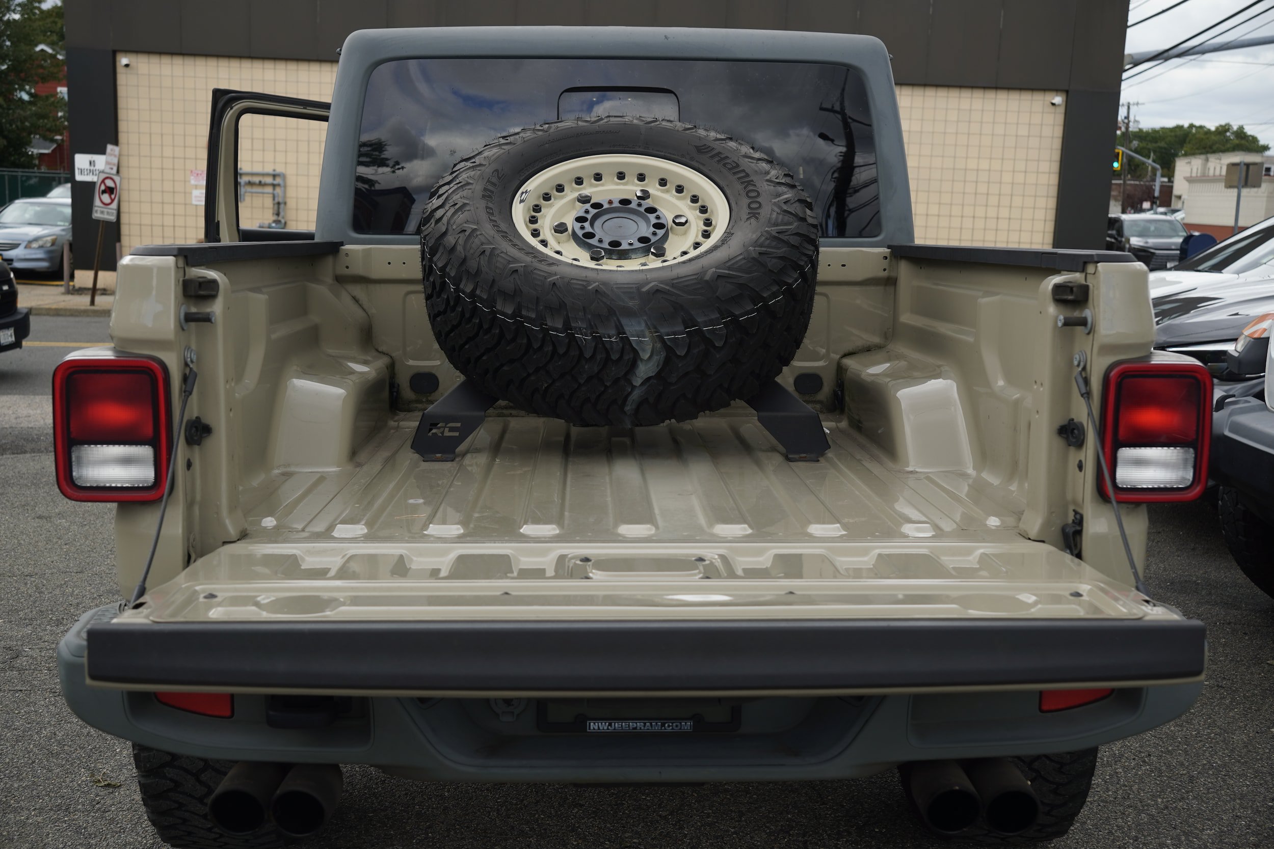 Used 2020 Jeep Gladiator Sport w/ Quick Order Package 24S AWD/4WD image 28