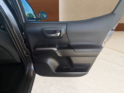 Used 2019 Toyota Tacoma TRD Sport image 49