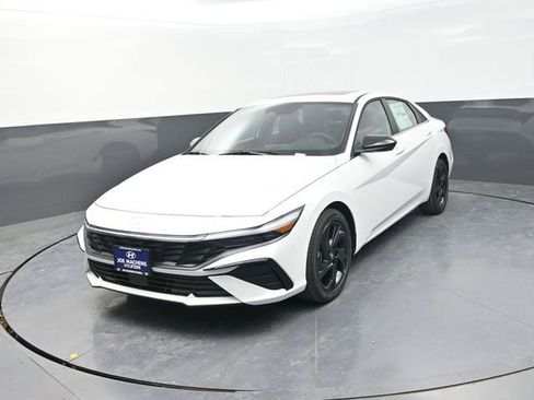 New 2026 Hyundai Elantra SEL Sport Premium FWD image 4