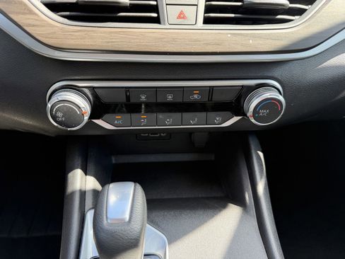 Used 2025 Nissan Altima 2.5 SV image 28