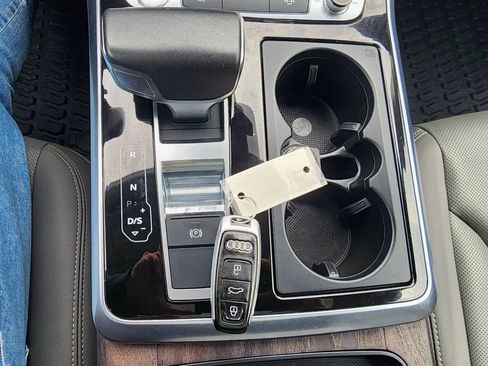 Used 2019 Audi Q8 Premium Plus w/ Premium Plus AWD/4WD image 26