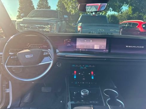 Used 2026 Cadillac Escalade ESV Platinum Sport w/ LPO, ONYX Package AWD/4WD image 12