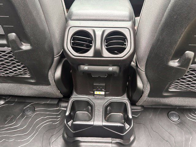 Used 2020 Jeep Wrangler Unlimited Rubicon AWD/4WD image 32