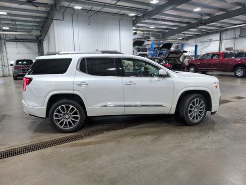Used 2023 GMC Acadia Denali w/ Denali Technology Package AWD/4WD image 2