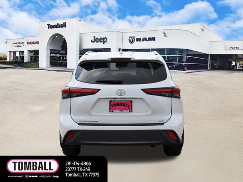 Used 2023 Toyota Highlander XLE image 6