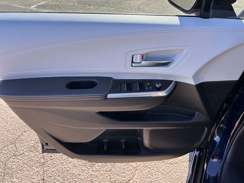 Used 2025 Toyota Sienna XSE image 26