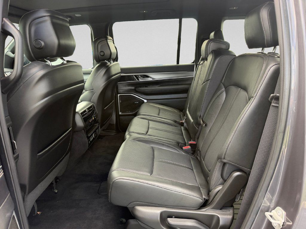 Used 2023 Jeep Wagoneer Series II RWD image 26