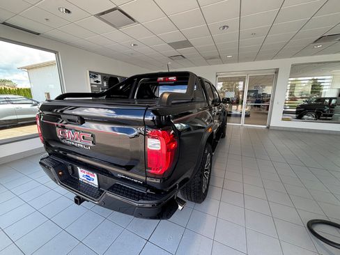 Used 2025 GMC Canyon Denali AWD/4WD image 7
