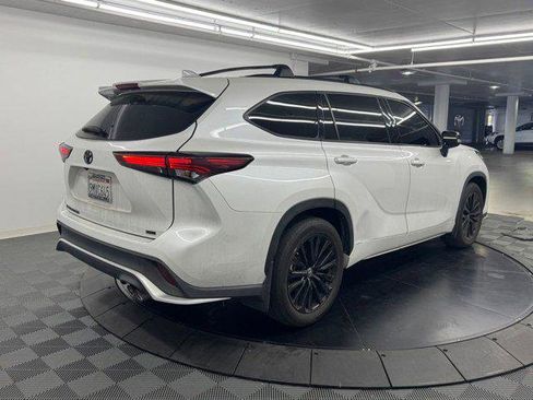 Certified 2024 Toyota Highlander XSE FWD image 5